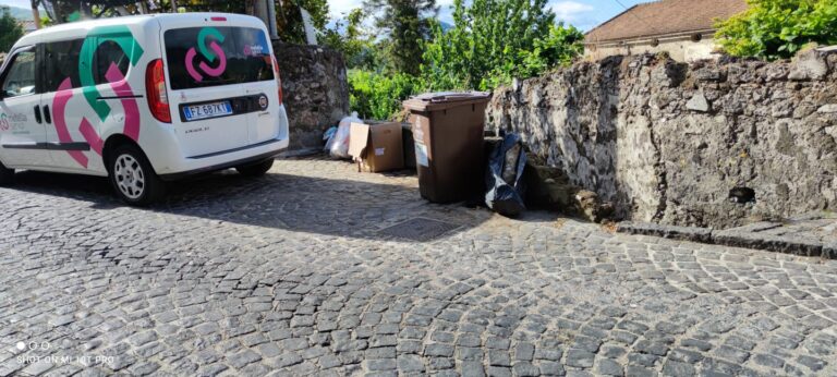 Cava de’ Tirreni, abbandonati 50 chili di amianto in strada