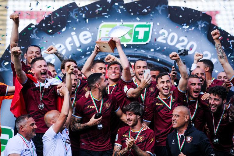 La Salernitana torna in Serie A: gli scatti più belli della festa