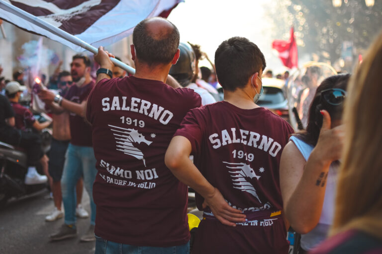 Salernitana: l’identità di una città nella poesia del calcio