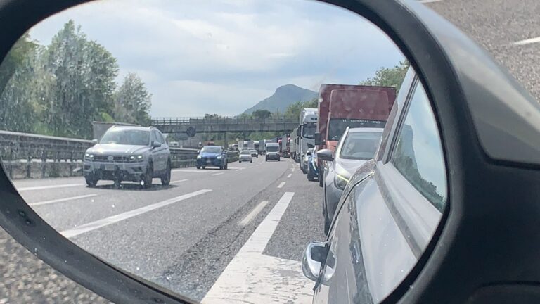 Fisciano, raccordo bloccato in direzione Avellino: traffico in tilt