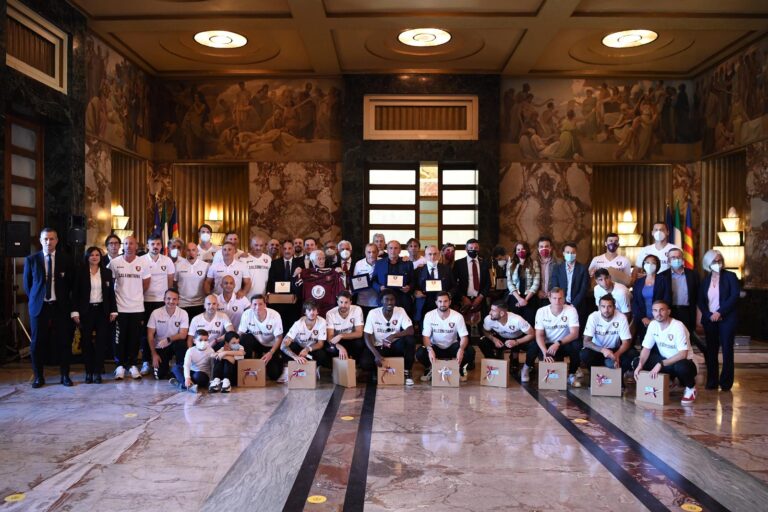 Salernitana, premiazione a Palazzo di Città con Lotito e Mezzaroma