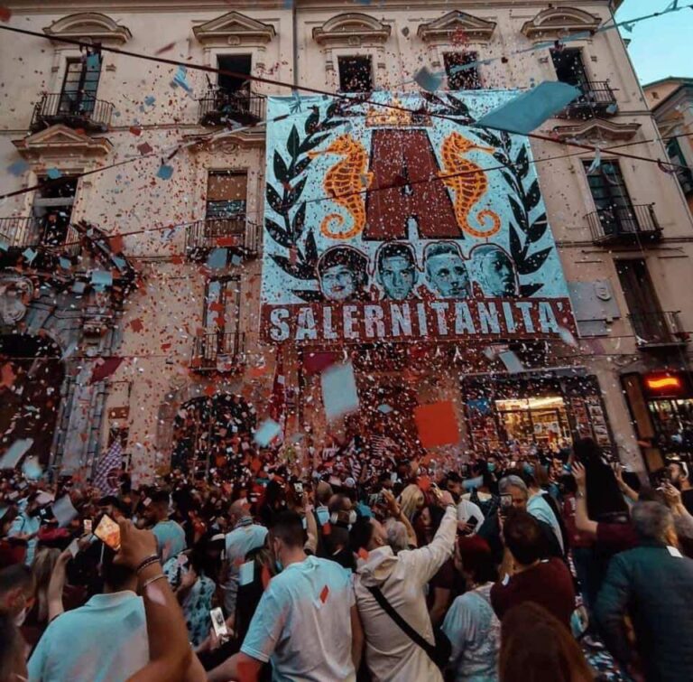 Festa per la Salernitana, il centro storico si colora di granata