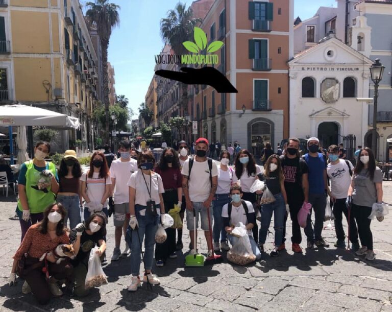 Salerno: raccolti 3 kg di mozziconi sul Corso