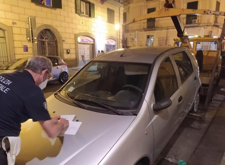 Salerno: sosta selvaggia zona del centro. L’intervento dell’Assessore De Maio