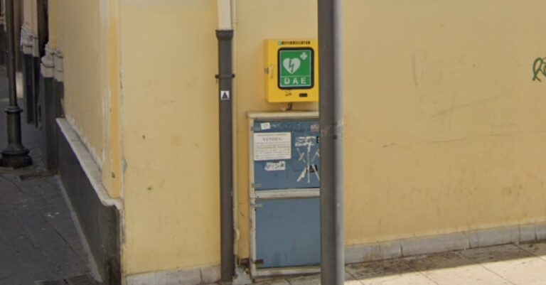 Nocera, rubato defibrillatore pubblico: Coifim si offre per ricomprarlo