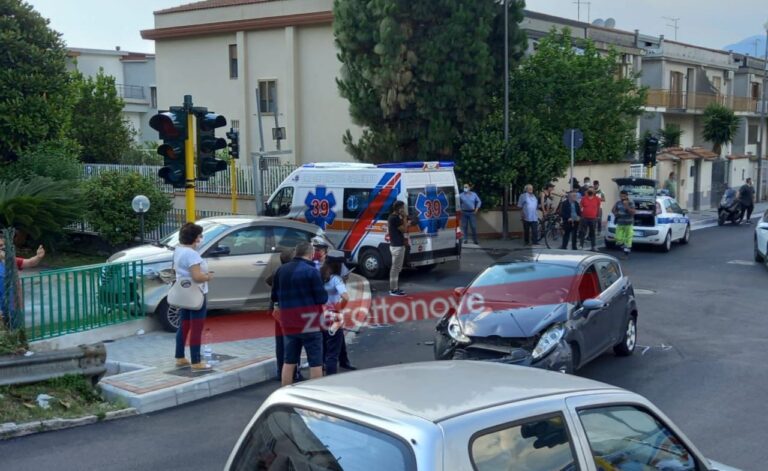 Nocera Superiore, incidente all’incrocio di via Petrosino