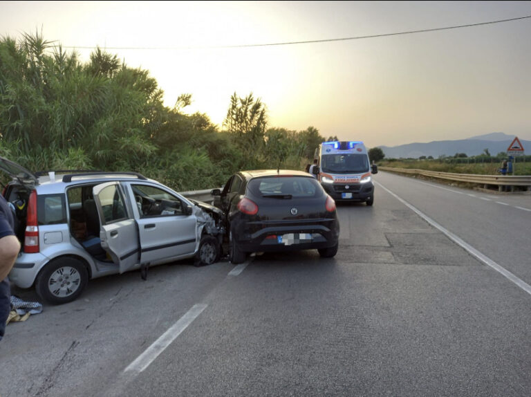 Violento scontro tra autovetture lungo l’Aversana: 3 feriti