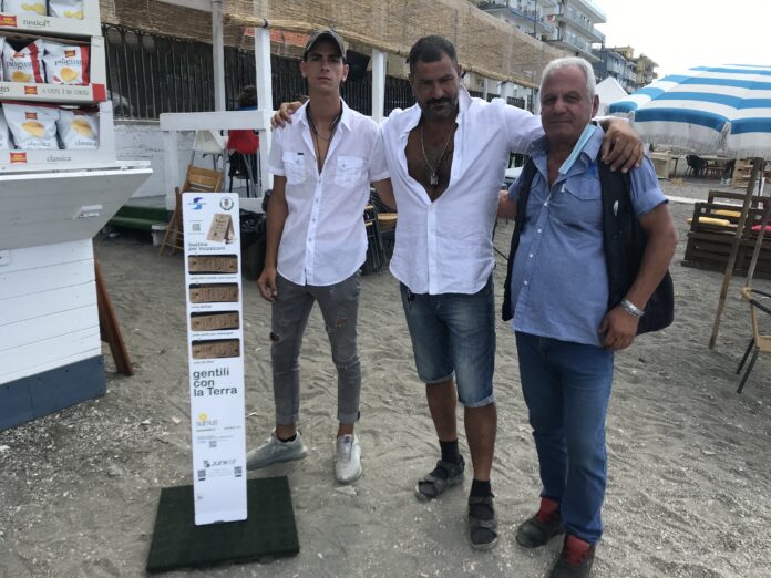 Salerno, attese 20mila bustine per le cicche di sigarette sulle spiagge libere