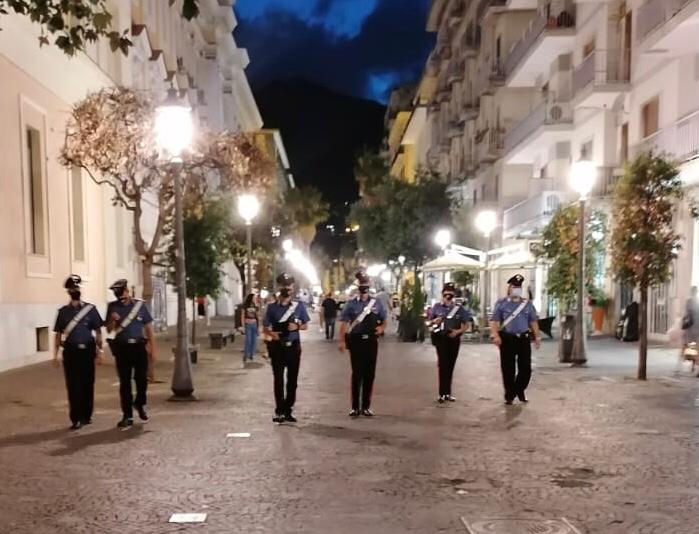 Controlli a tappeto sul centro di Salerno: Carabinieri in azione