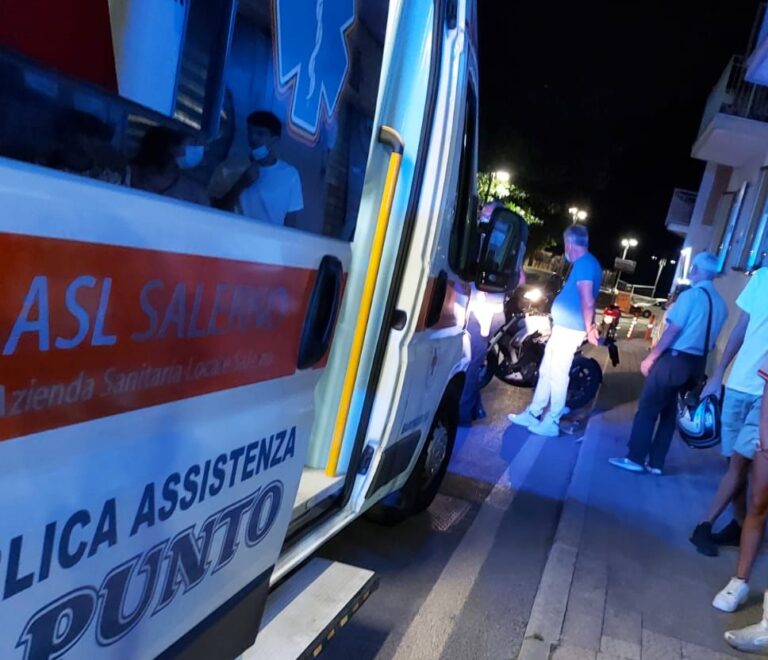 Baronissi, incidente nella notte: 16enne in Ospedale in codice giallo