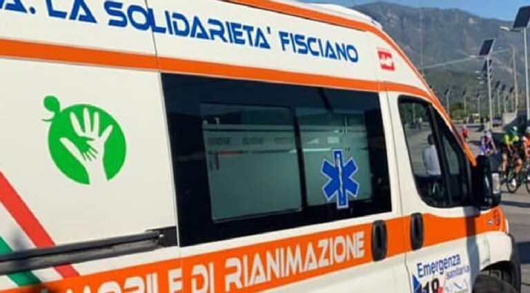 Mercato S. Severino, batte il capo mentre lavora in fabbrica: donna in ospedale