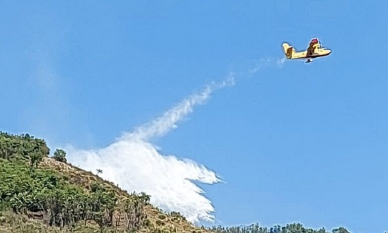 Baronissi, due incendi a distanza di poche ore sui monti: elicotteri in azione