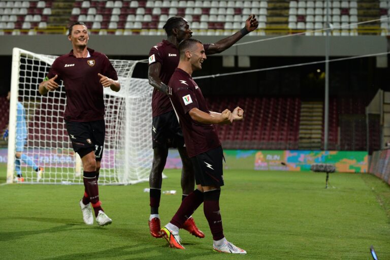 Bum-bum Bonazzoli: la Salernitana piega 2-0 la Reggina in Coppa Italia