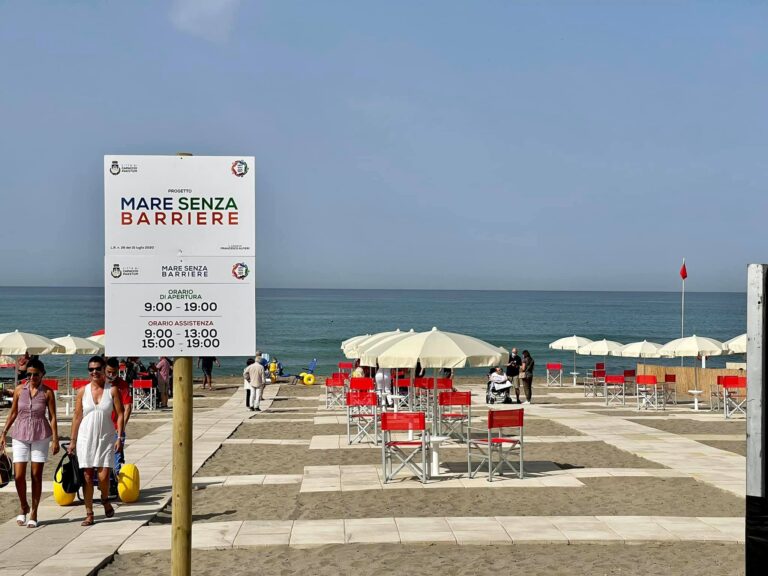 Capaccio: ladri rubano lettini nella “Spiaggia senza barriere”