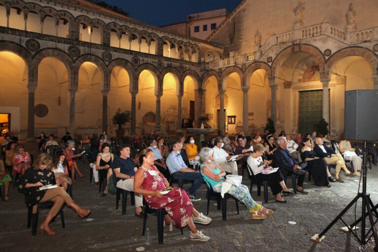 SalerNoir Festival: chiusura con Maurizio De Giovanni