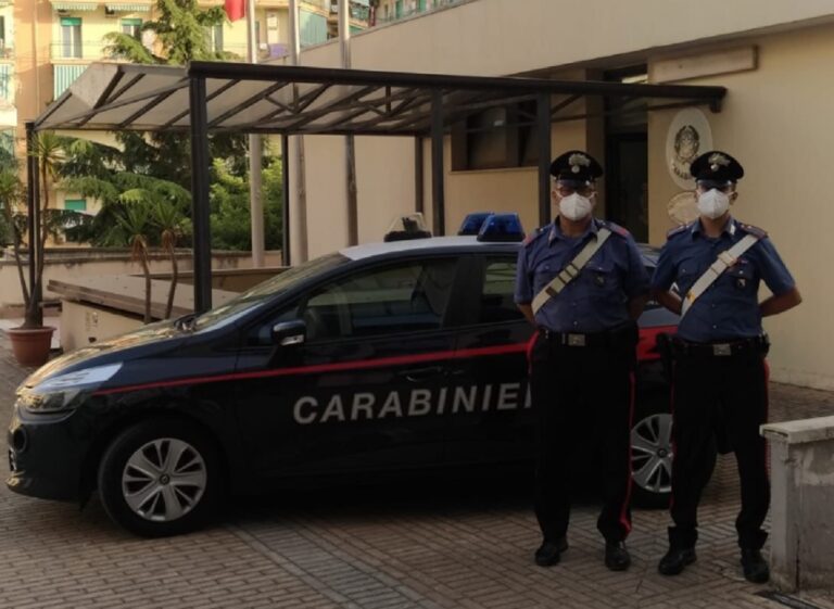 Campagna, denunciate 4 persone per violenza e furto