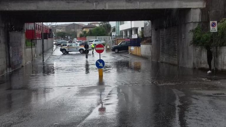 Mercato San Severino, disagi per il temporale: allagato il sottopasso