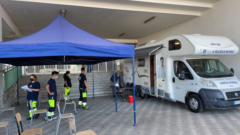 Asl Salerno, “Scuola sicura”: vaccinazioni Anti Covid a bordo dei camper