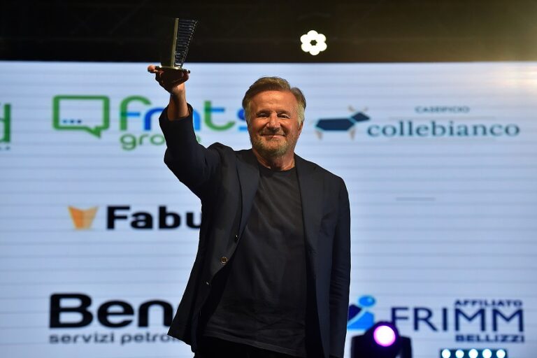 Bellizzi, Premio Fabula: l’incontro di Christian De Sica con i ragazzi