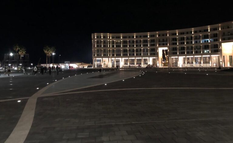 Salerno: 4mila euro per pulire Piazza della Libertà