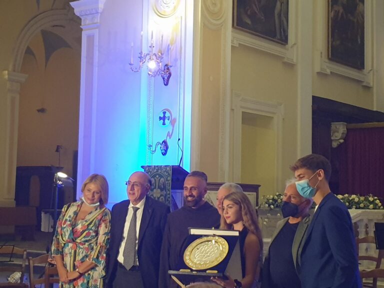 Giulia Muscariello riceve il riconoscimento speciale ”Città di Cava de’ Tirreni 2021”