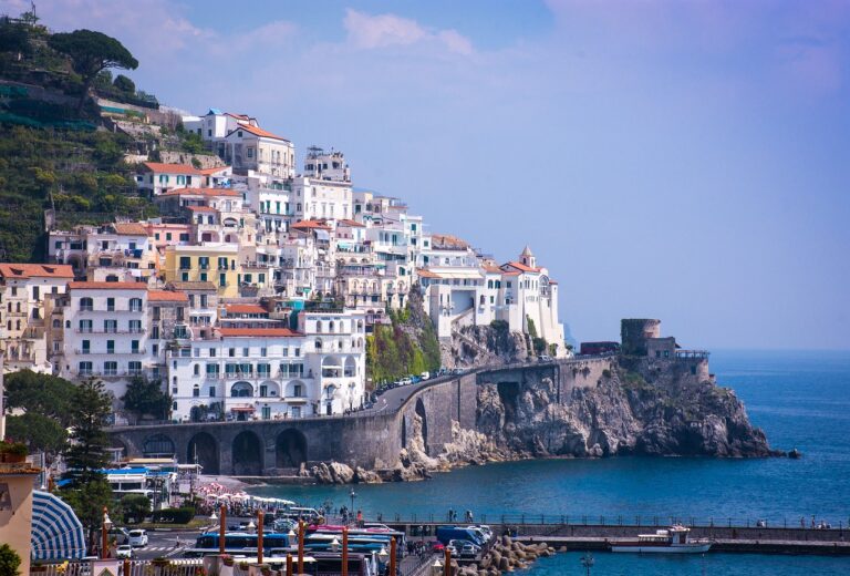 Amalfi: l’arte en plein air con i Vasi d’Autore di Lucio Liguori