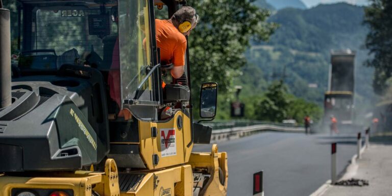 Sulla SP 11 a Sassano e Teggiano i lavori di pavimentazione 