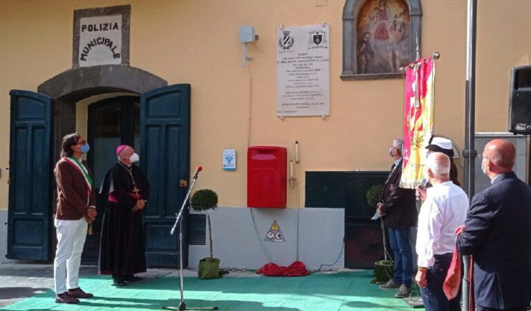 Siano ricorda Mons. Gioacchino Illiano, inaugurata la lapide in suo onore in Piazza Municipio