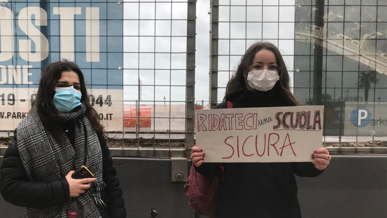 Scuola: trasporti e classi affollate, disagi per gli studenti