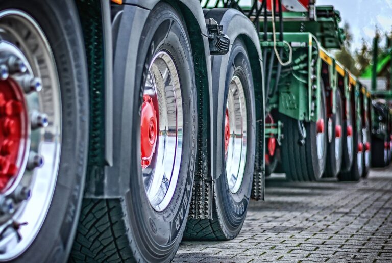 Ravello, camion si ribalta sulla Provinciale: traffico paralizzato