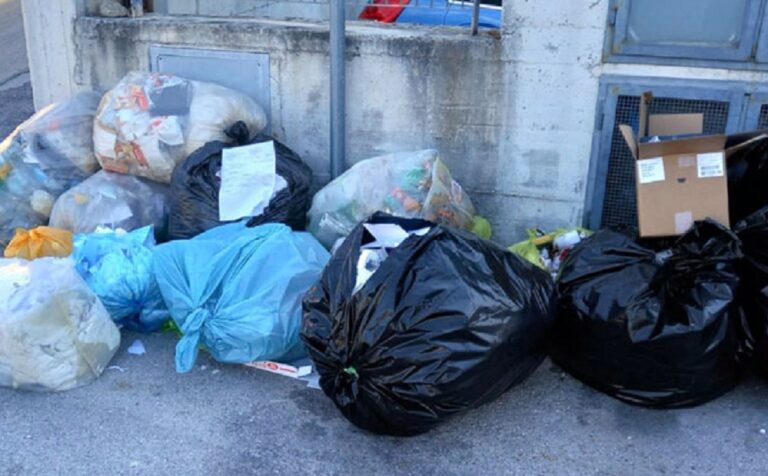 Salerno: guardie ambientali per i rifiuti nel centro storico