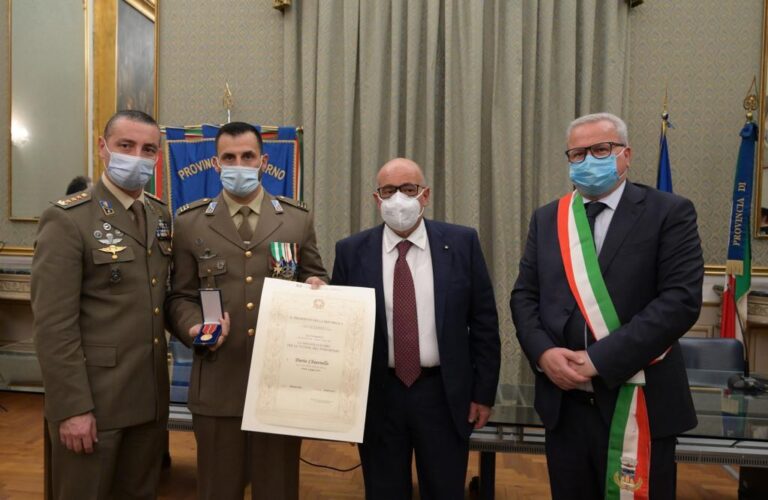 Onorificenze al personale dell’Esercito: le consegne del Prefetto di Salerno