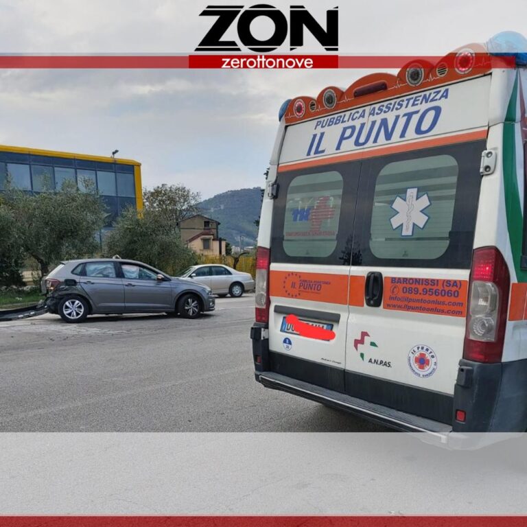 Fisciano, frontale tra 2 auto: un uomo trasportato in Ospedale