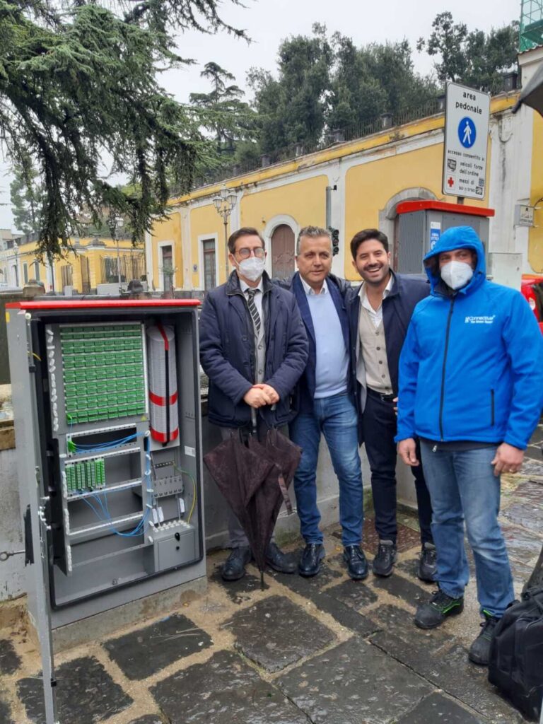 Angri, attivato armadio stradale interamene in fibra ottica