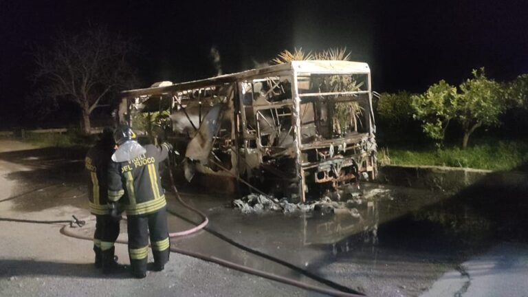 Distrutto il furgone di “Gaetano”. Parte l’hastag #PaninoDaGaetano