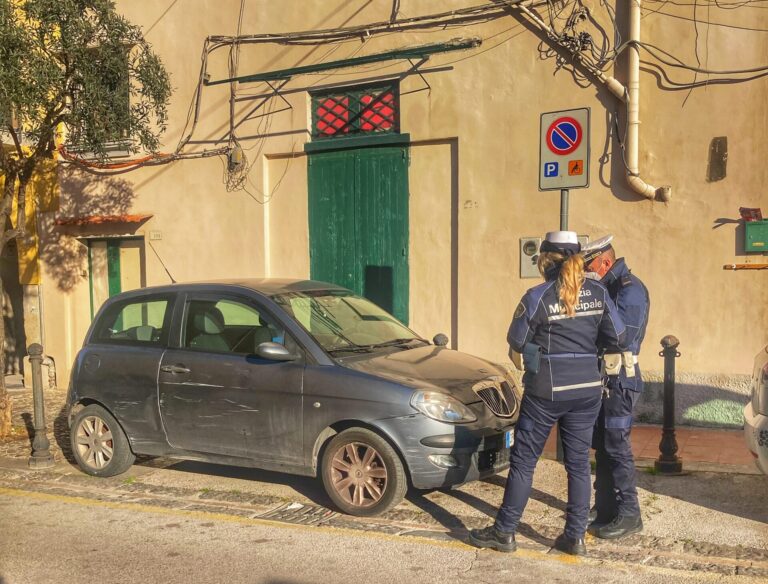 Nocera Superiore, sosta riservata ai disabili: fioccano multe agli abusivi