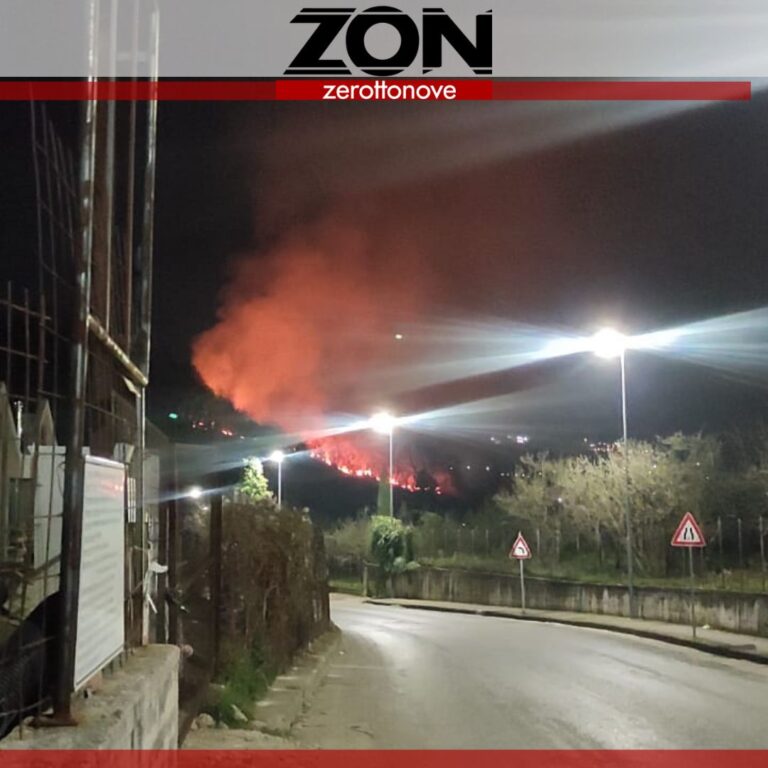 Baronissi, incendio sulle montagne