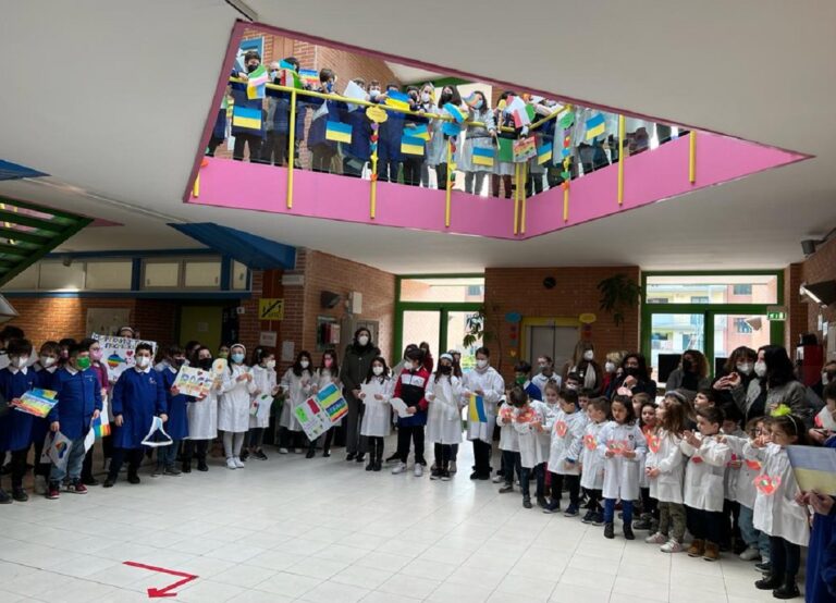 Baronissi: tredici bambini ucraini accolti a scuola. Grande festa al San Francesco