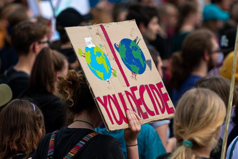 Fridays For Future Salerno scende in piazza: sciopero globale per il clima