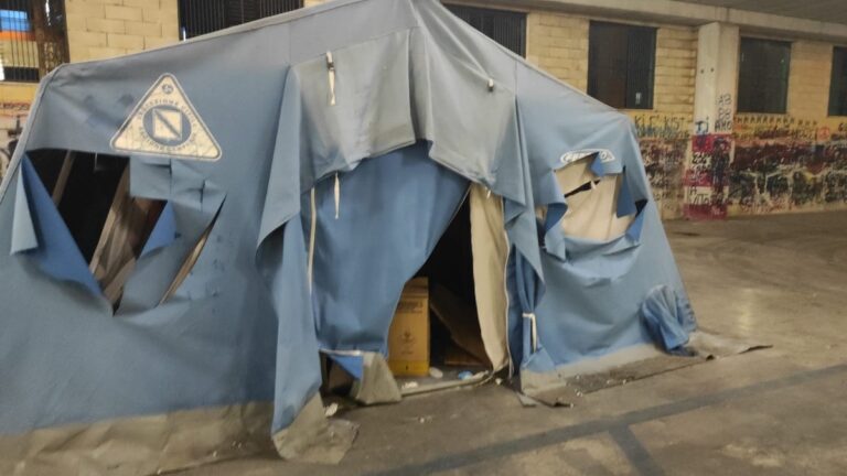 Cava, vandalizzata tenda della Protezione Civile: danni da 8mila euro