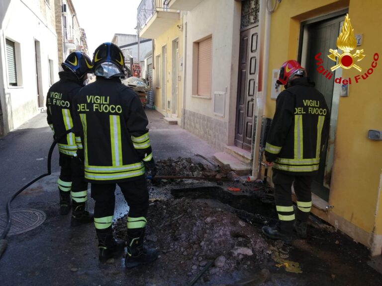 Castellabate: scoppia tubatura, soccorsi dai vigili del fuoco