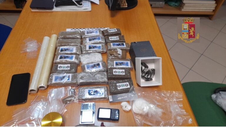 Nocera Inferiore: la Polizia sequestra 2 Kg di hashish e arresta un 20enne