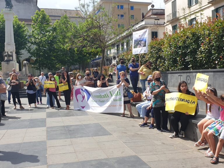 Cava de’ Tirreni, manifestazione in difesa dell’ospedale