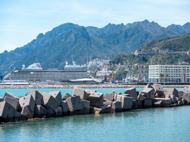 Salerno, doppio approdo di navi turistiche al porto