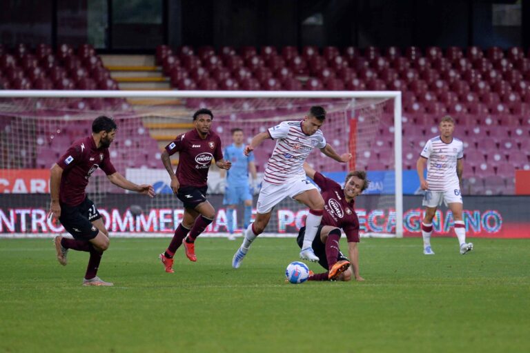 Salernitana-Cagliari 1-1: pari amaro ma i granata restano padroni del loro destino