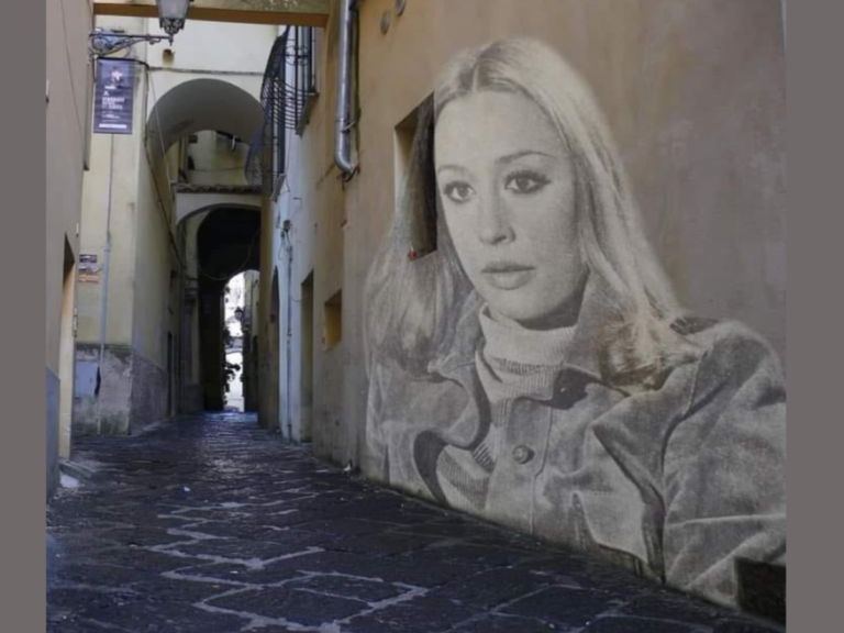 Salerno e l’omaggio a Raffaella Carrà: murales nel centro storico