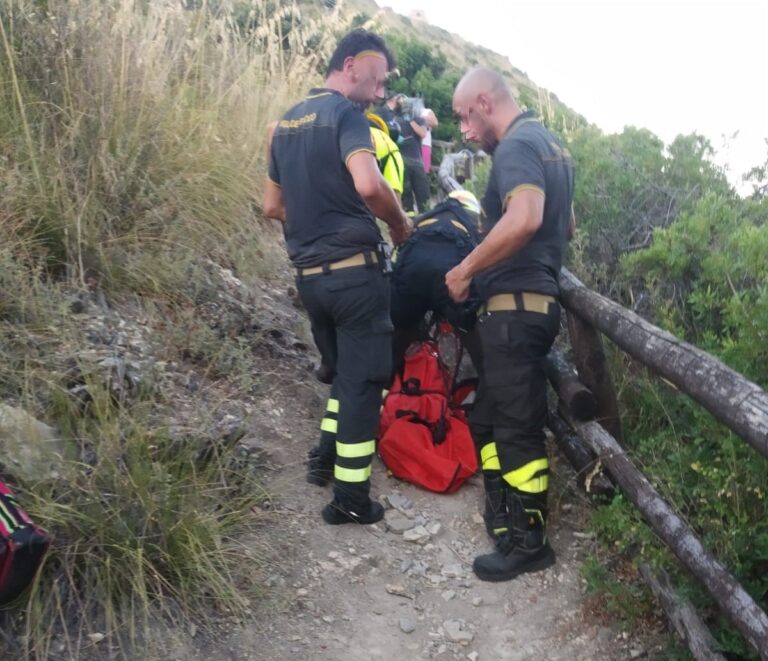 Ascea, turista ferita lungo il sentiero degli innamorati: intervengono i Vigili del Fuoco