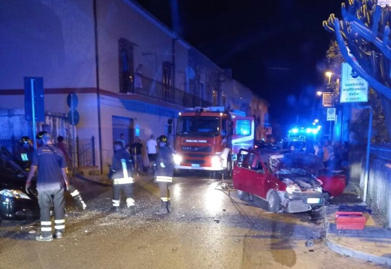 Salerno, incidente stradale in via Ostaglio