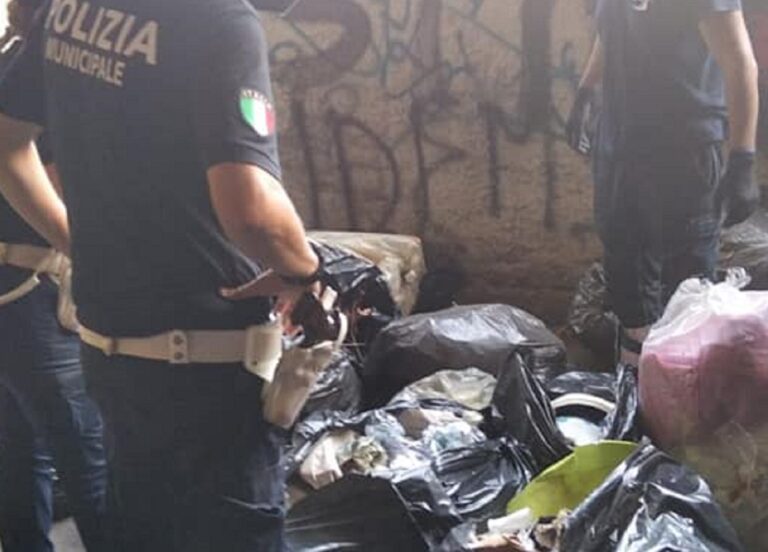 Salerno: controlli alle microdiscariche, il Sindaco contro gli incivili