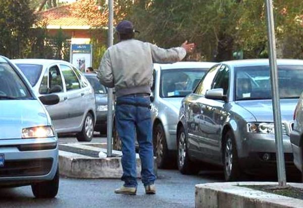 Stadio Arechi, allontanati e sanzionati 9 parcheggiatori abusivi